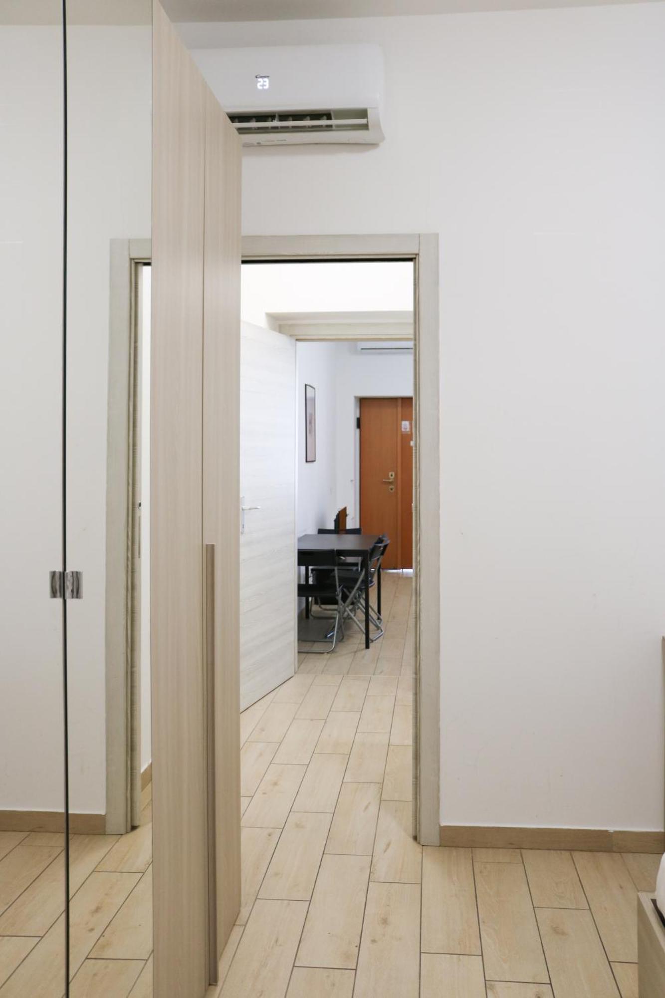 Along The Canal Smart Flat Naviglio - 4 People Corsico Exterior foto