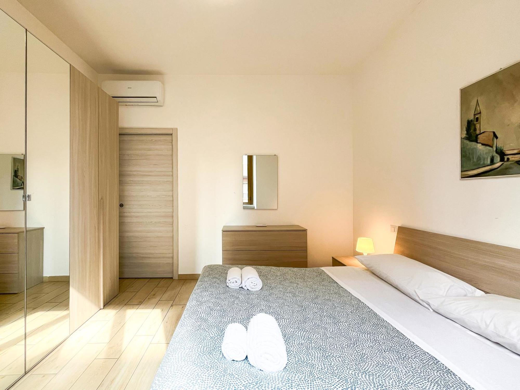 Along The Canal Smart Flat Naviglio - 4 People Corsico Exterior foto